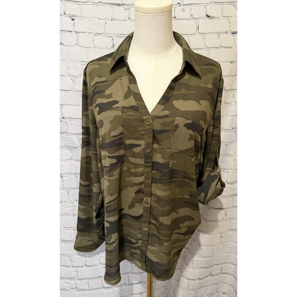 Express women's green camouflage button-down utility blouse Roll Tab Sleeve XL